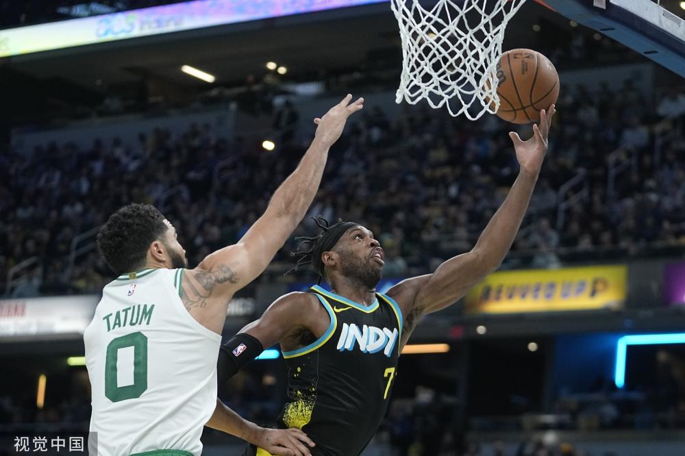 男足正在探 男足正在探